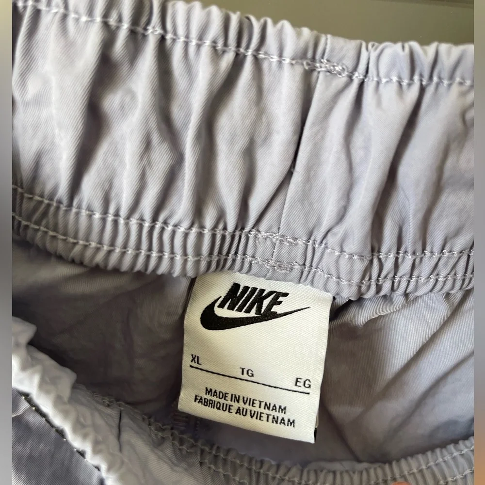 Nike Women’s XL Light Purple Cargo Shorts - Picture 2 of 3